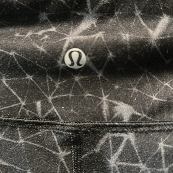 Lululemon Constellation Print Crop Leggings Size 6 ,  21" inseam - Picture 4 of 5
